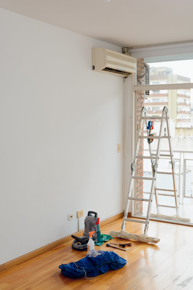 AC installation setup in a room.